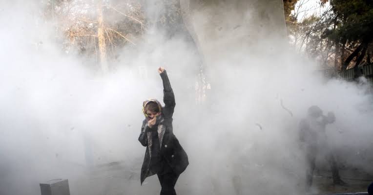 İranda etirazlar davam edir - Azı 16 nəfər öldü 